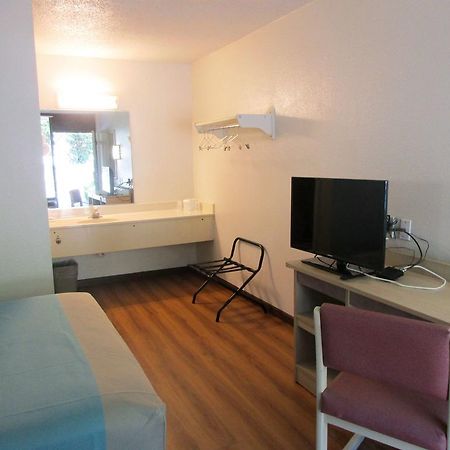 Motel 6 Huntsville - Madison Exterior photo